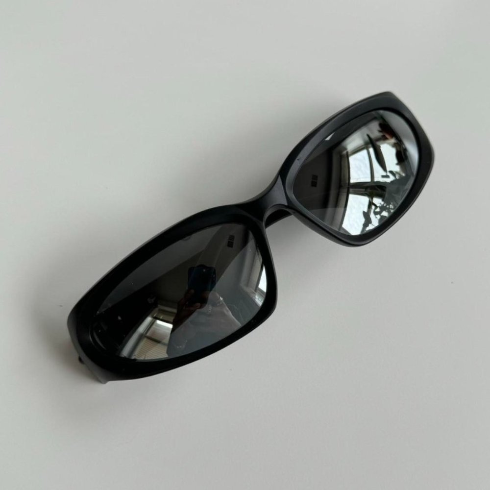Y2K 2000s vintage style black surfer sunglasses